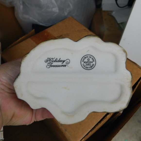 Blessed Visitors Shepherds Nativity set Avon Product - Picture 3 of 7